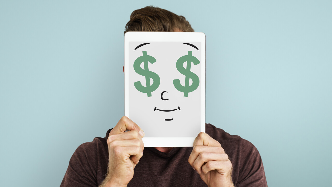 Homem com máscara representando dinheiro