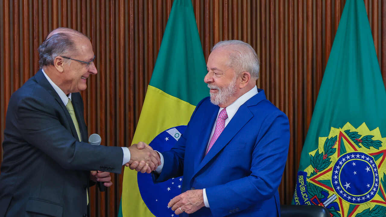Presidente Lula faz primeira reunião ministerial no Palácio do Planalto