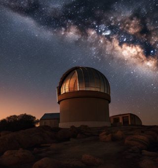 Telescópio captura majestosa paisagem da via láctea